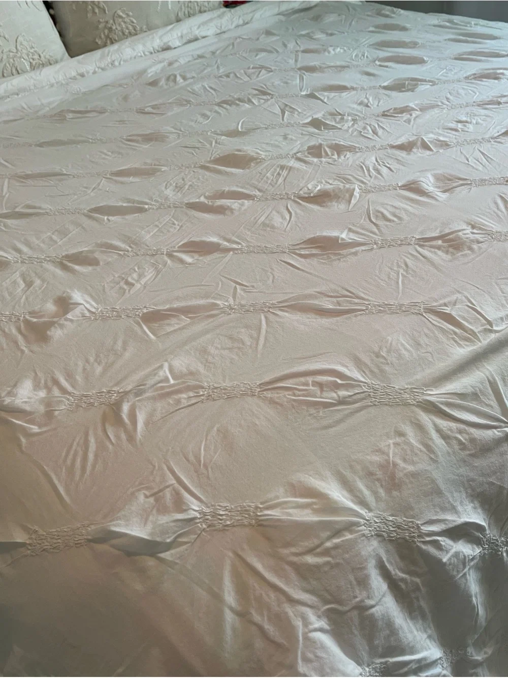 Pottery Barn White Pinched-Pleat Style Duvet Cover
